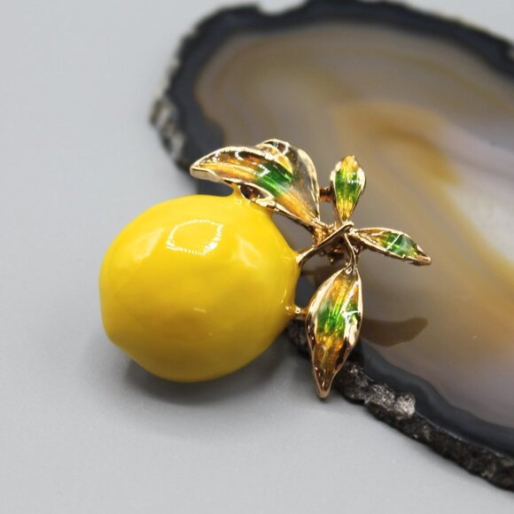 Jewelry pin brooch lemon fruit nature yellow gold tone fun fashion new - Picture 1 of 14